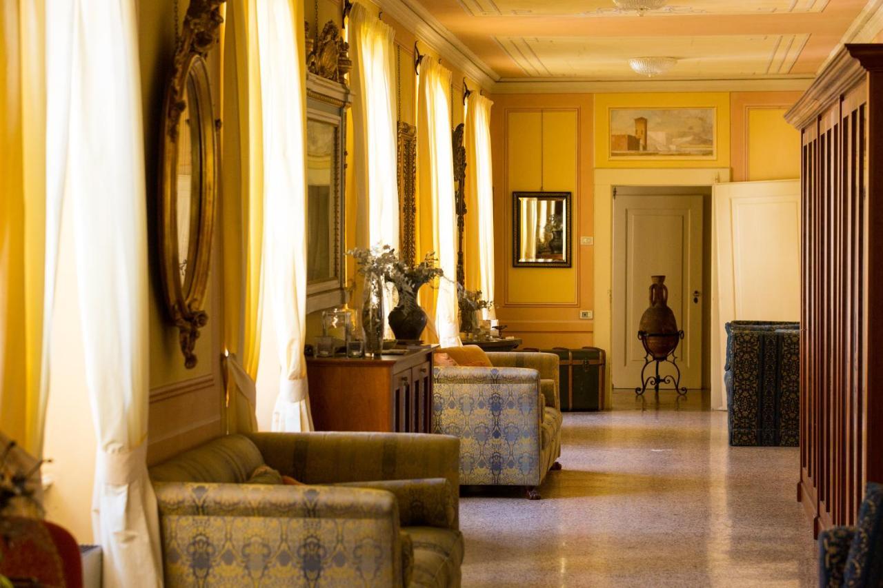Castello Degli Angeli Hotell Carobbio degli Angeli Eksteriør bilde